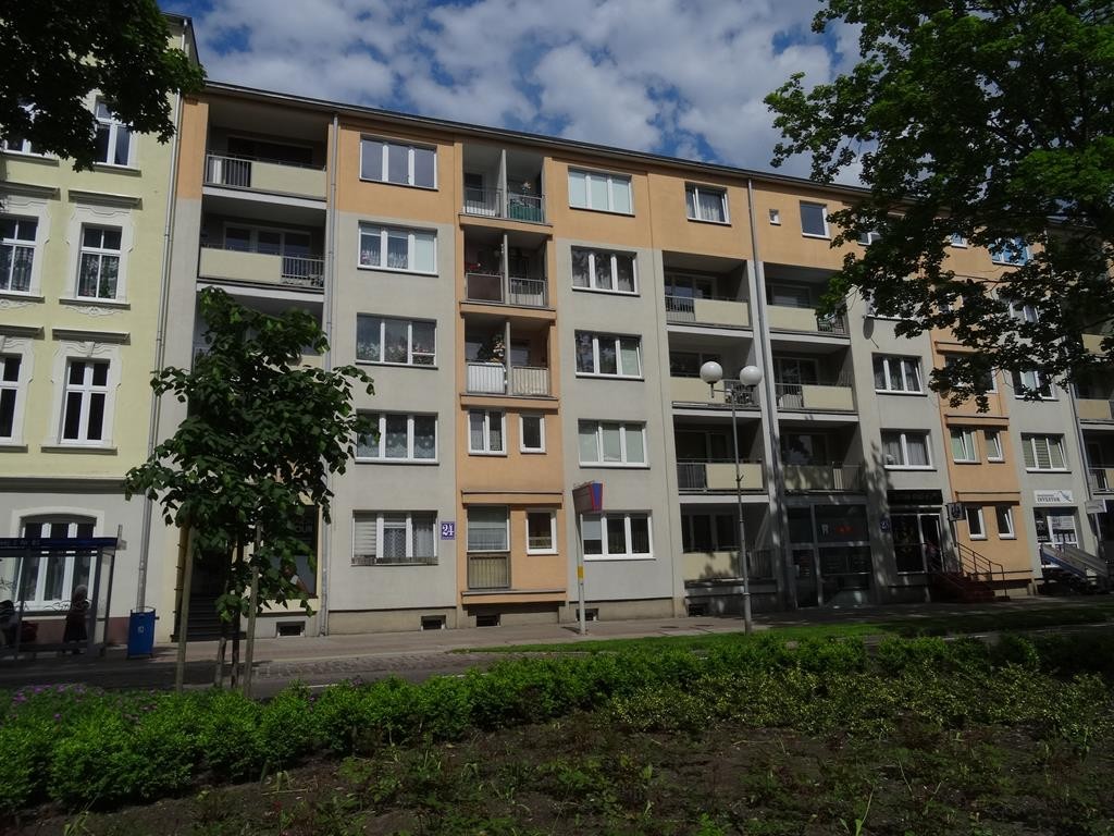 Al. Św. Jana Pawła II 23-24
