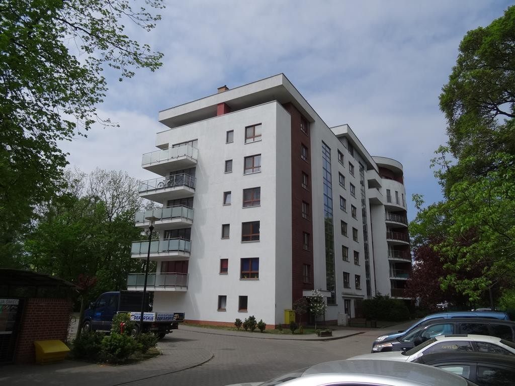 Szpitalna 8A,B
